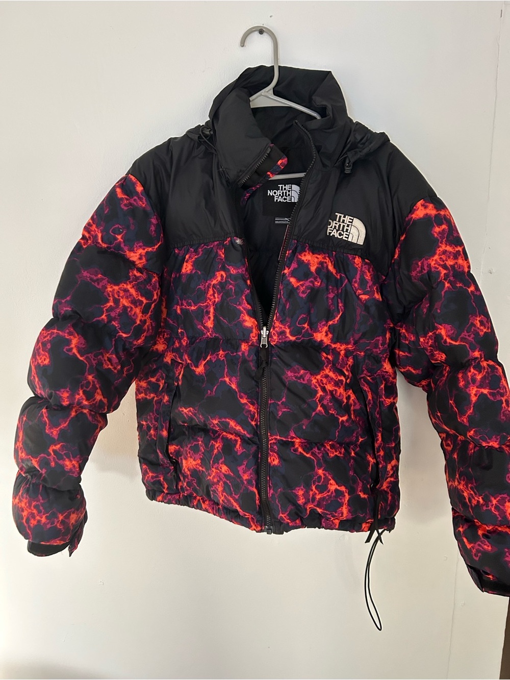THE NORTH FACE  1996 RETRO PRINTED FIRE lava NUPTSE JACKET men’s medium - hole - Picture 2 of 11